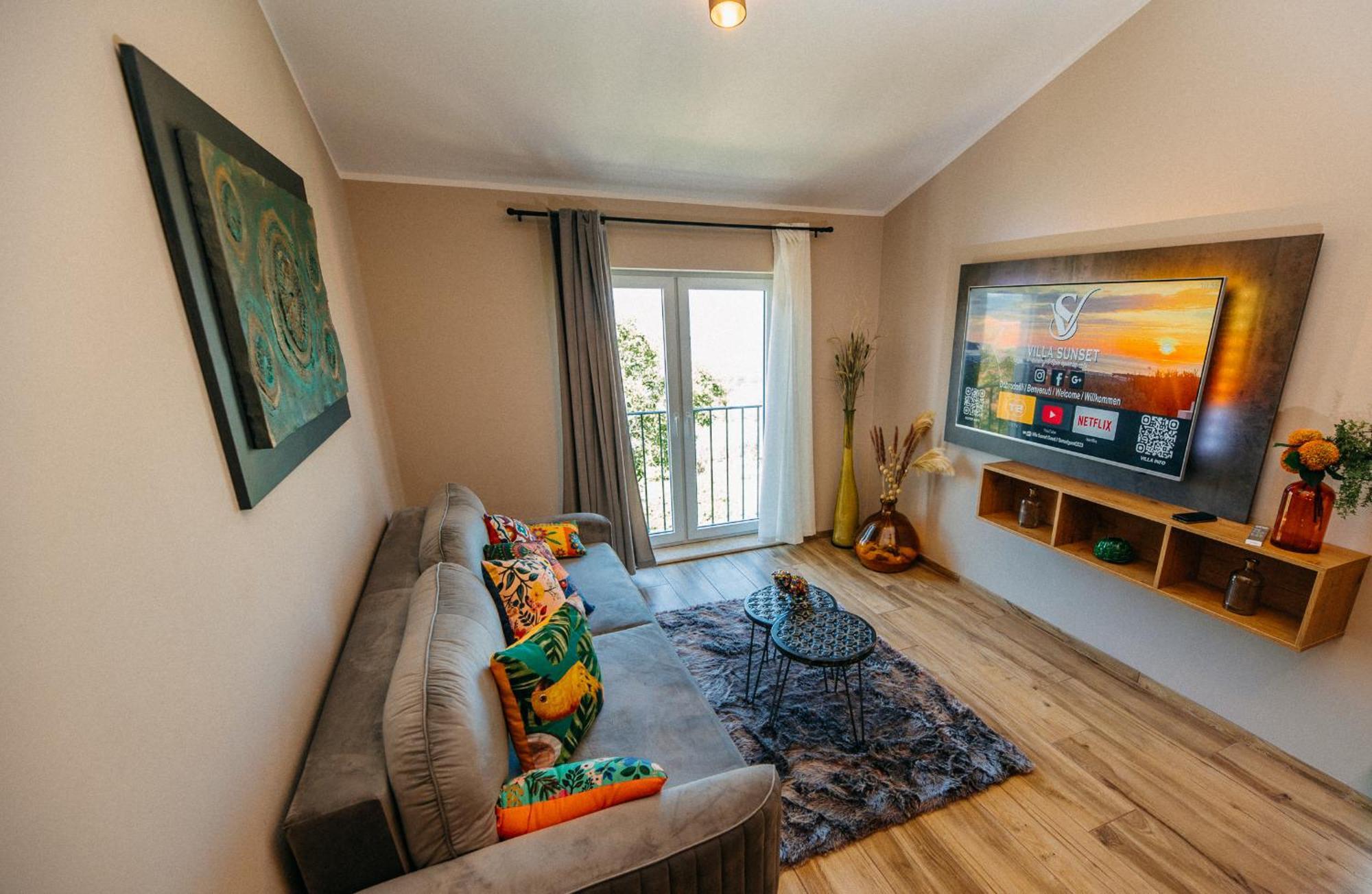 Villa Sunset Pool & Spa Apartments 吉格涅斯科斐耶 外观 照片